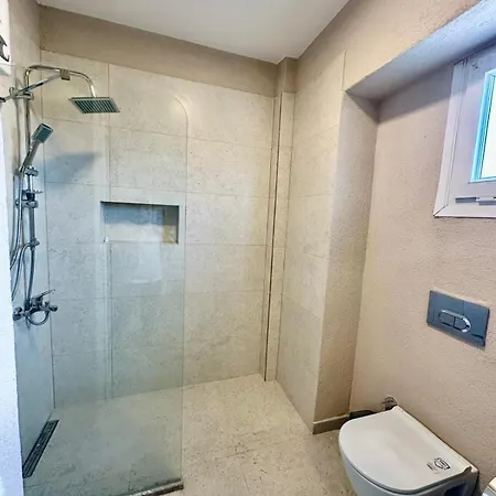 Almond Uec Yatak Odali فيلة أولدينيس